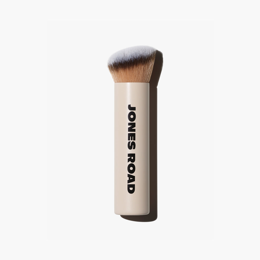Jones Road | The Face Blending Brush | Beauty Essential